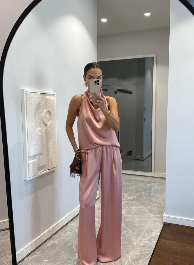 Chic Comfort: The Satin Set You’ll Live In