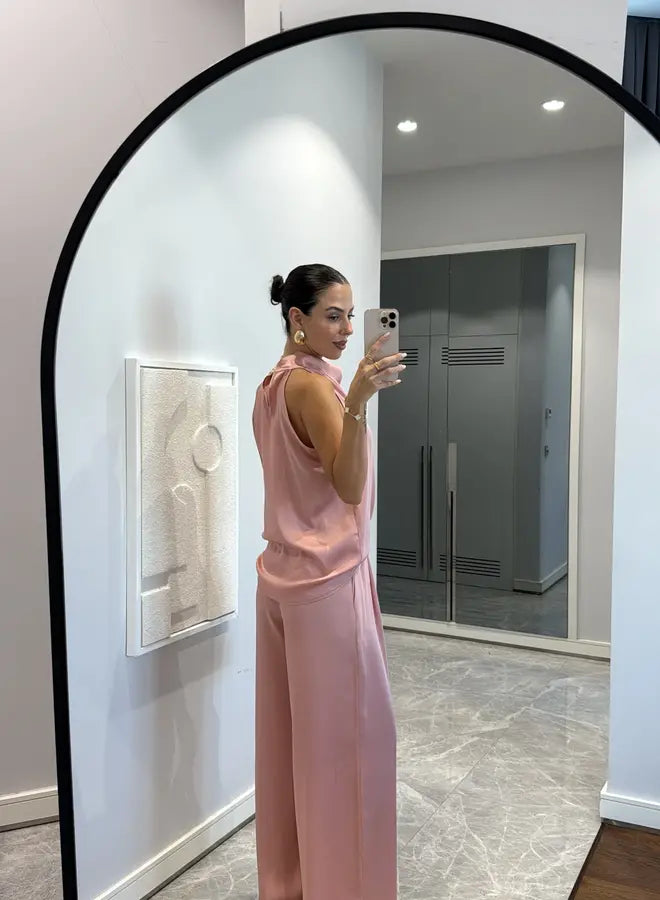 Chic Comfort: The Satin Set You’ll Live In