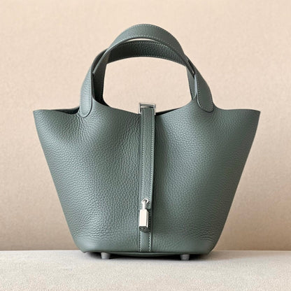VIENNA | ALMOND GREEN