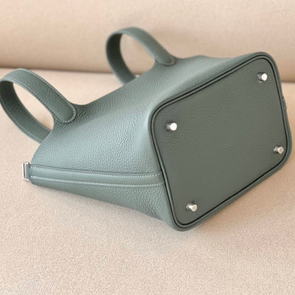 VIENNA | ALMOND GREEN