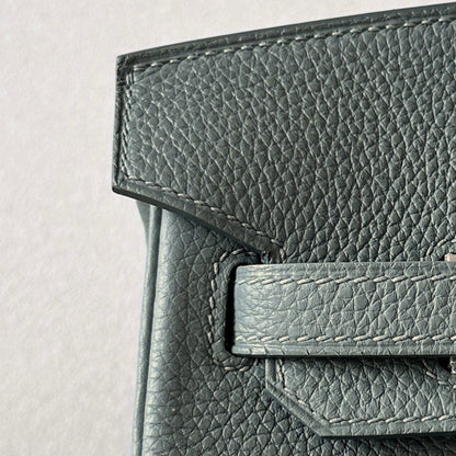 PLATINUM | ALMOND GREEN