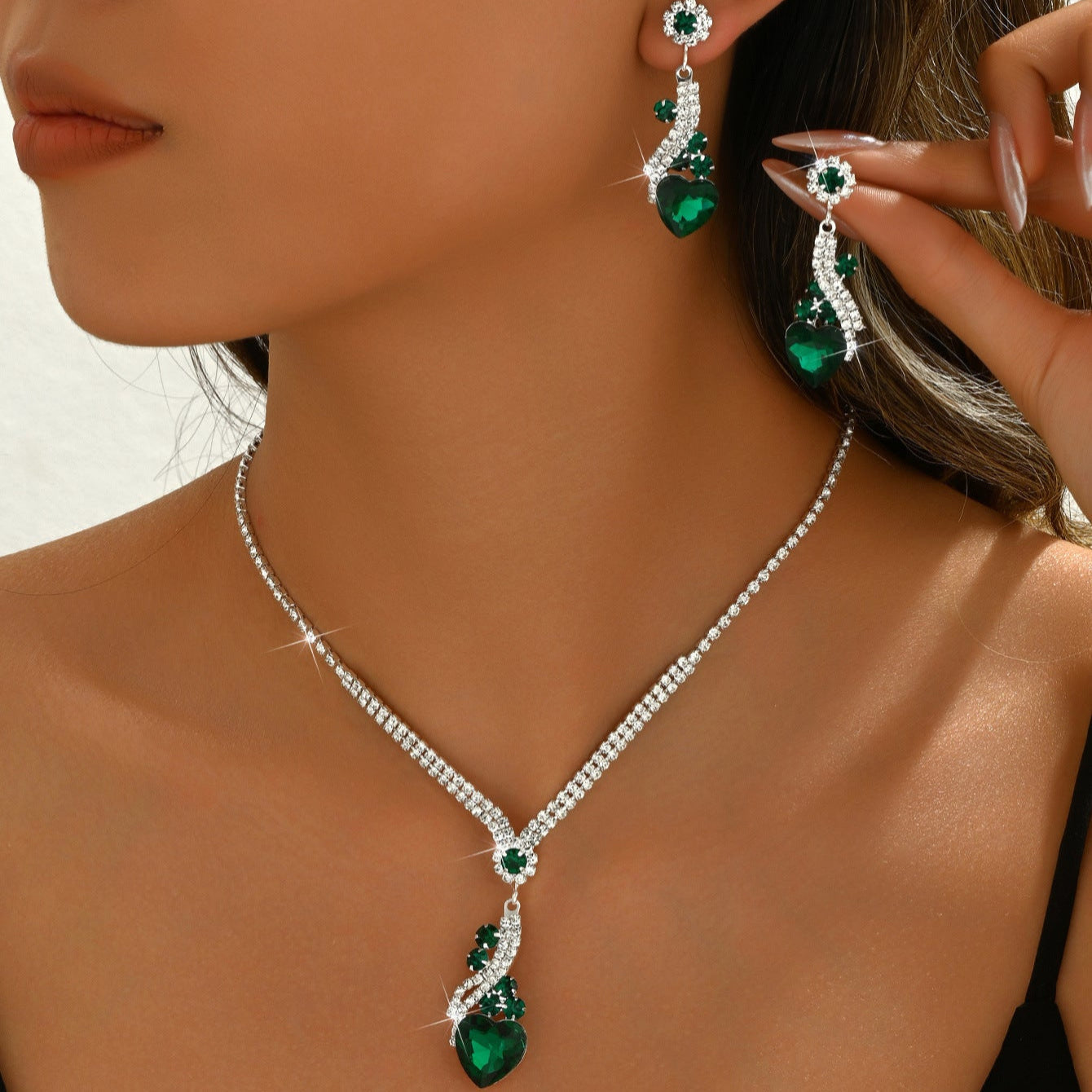 Timeless Sapphire Sparkle: Holiday Jewellery Set