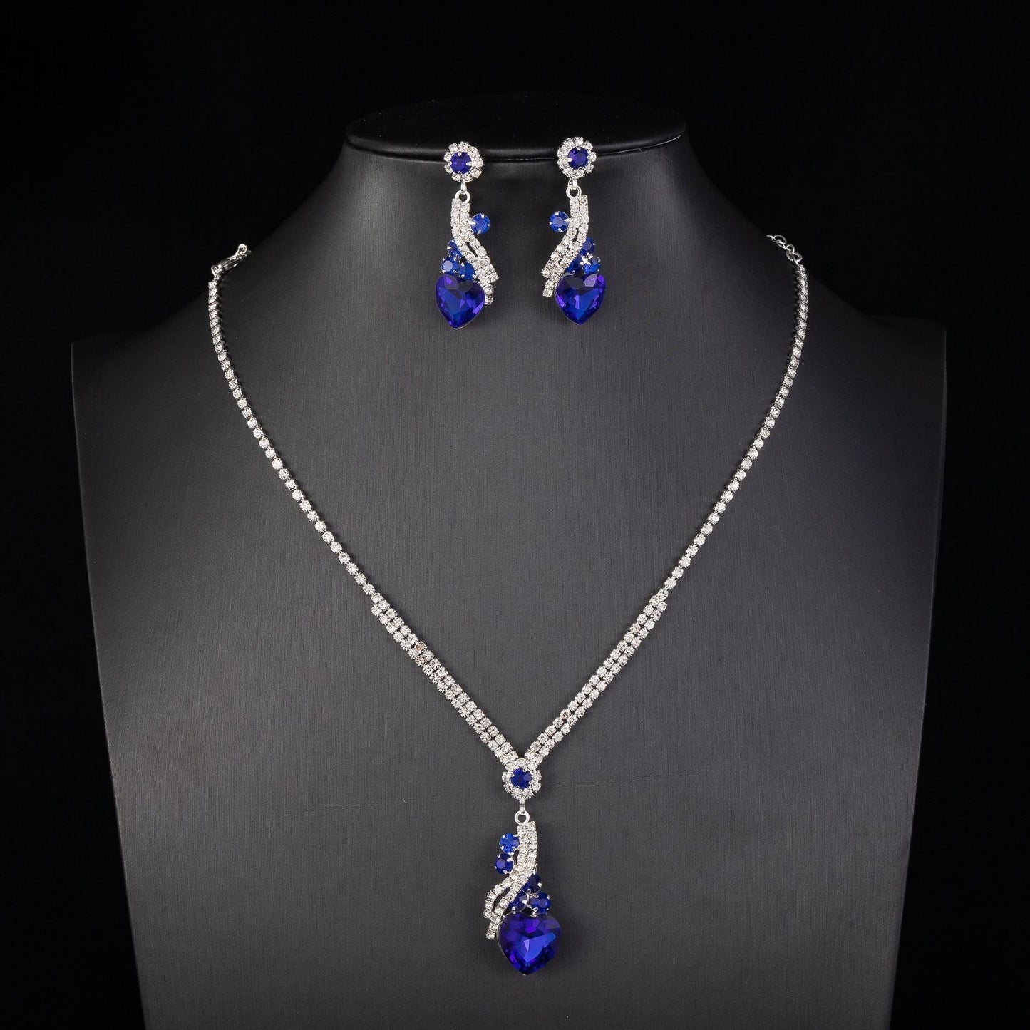 Timeless Sapphire Sparkle: Holiday Jewellery Set