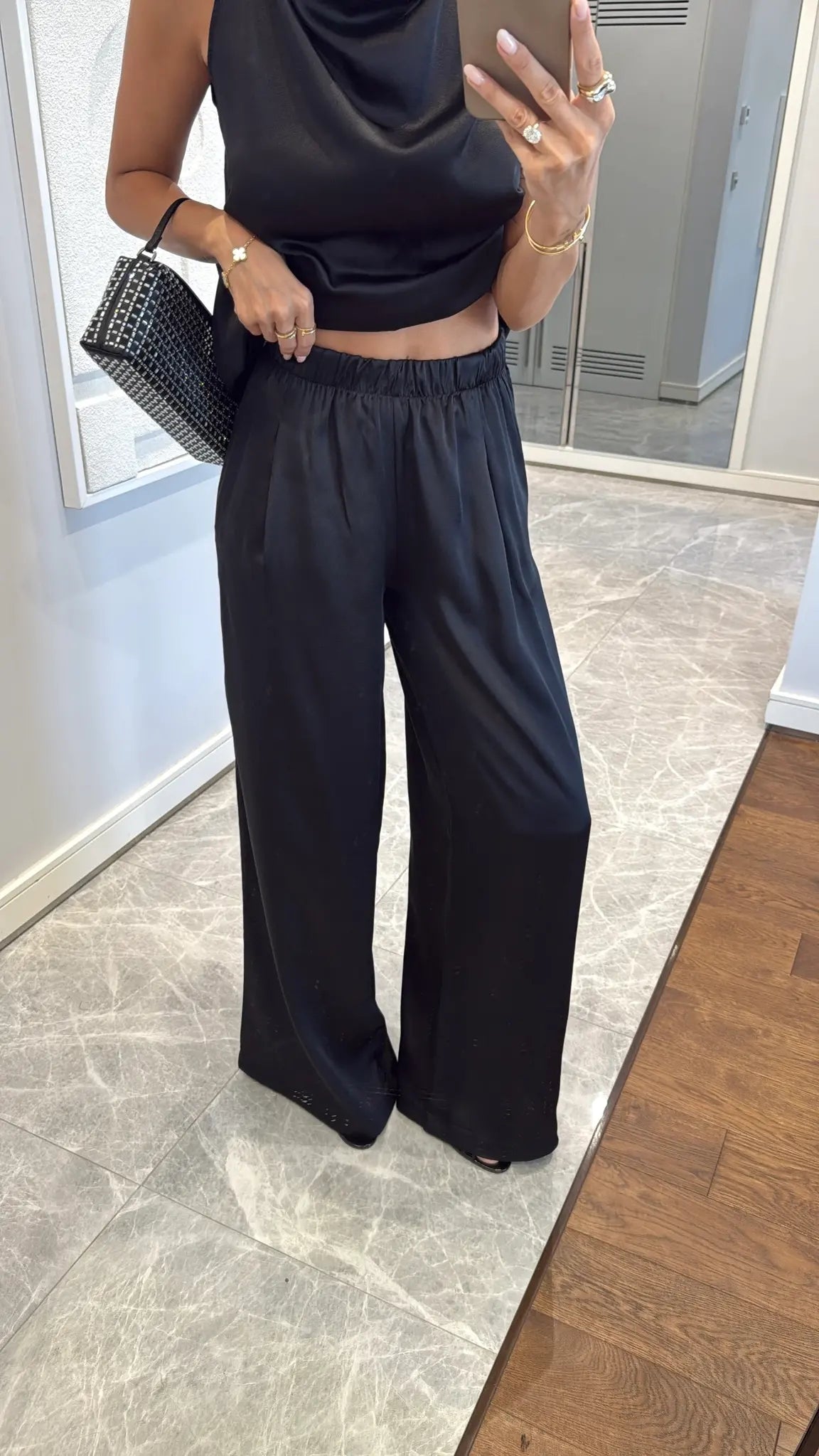 Chic Comfort: The Satin Set You’ll Live In